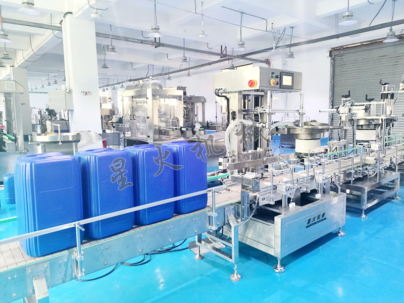 20KG化工溶液稱重灌裝機實拍